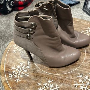 Guess heeled boot